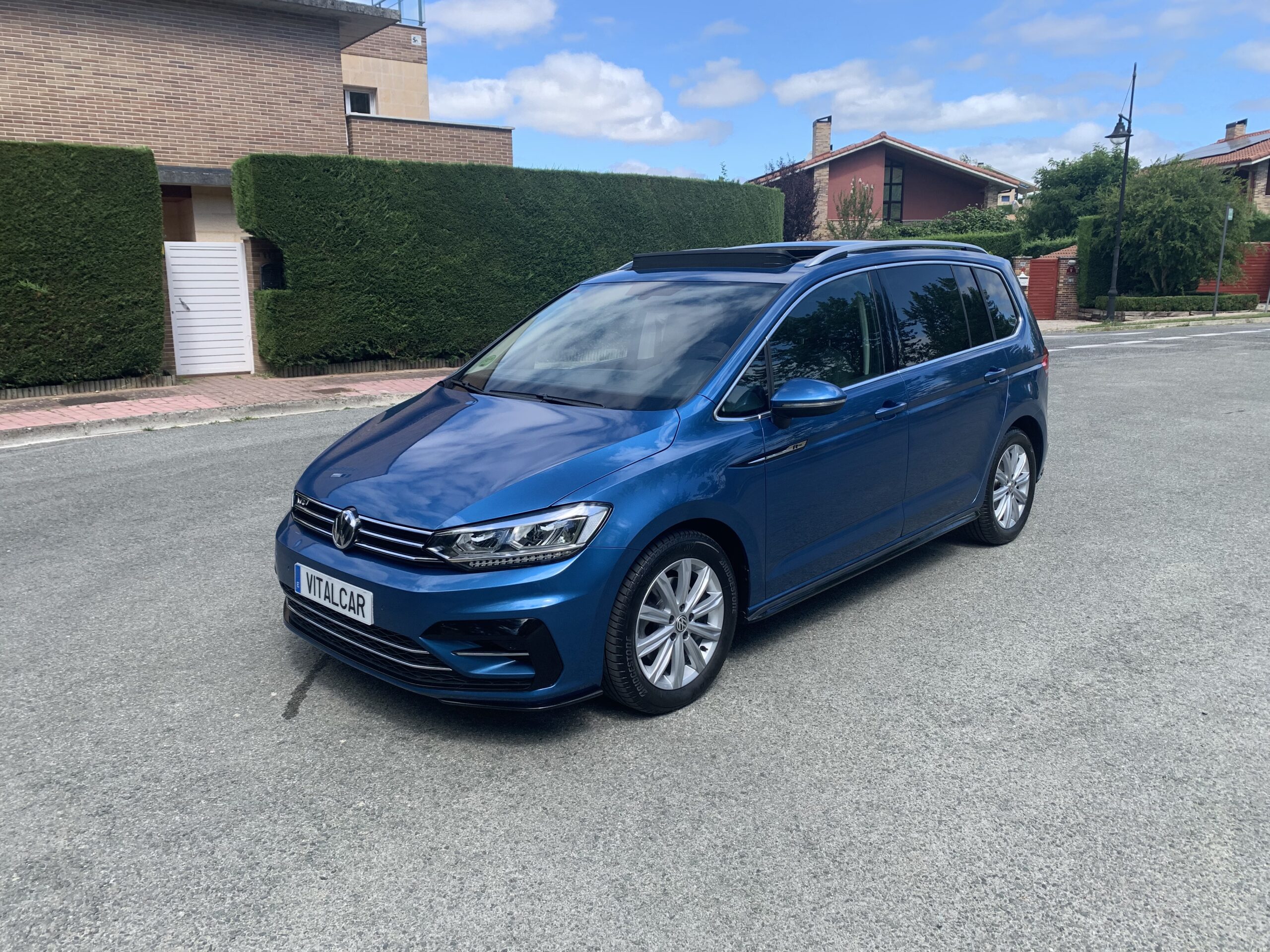 Volkswagen Touran R-Line - Vitalcar